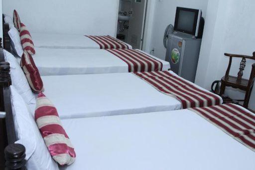 Hoang Cuong Hotel 15 Nguyen Thai Hoc 河内 外观 照片