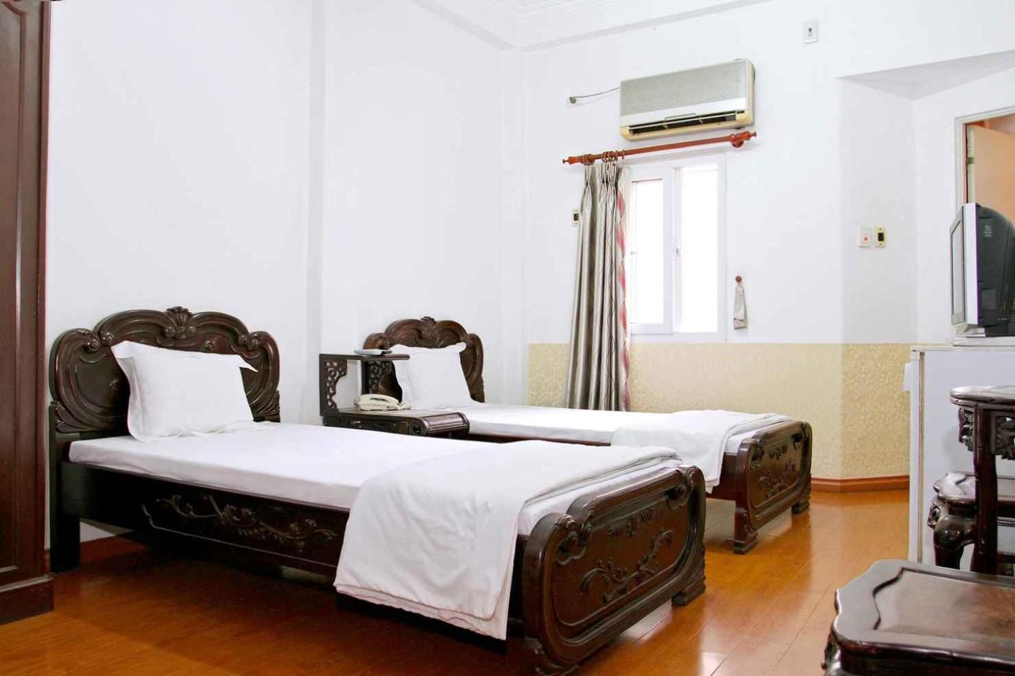 Hoang Cuong Hotel 15 Nguyen Thai Hoc 河内 外观 照片