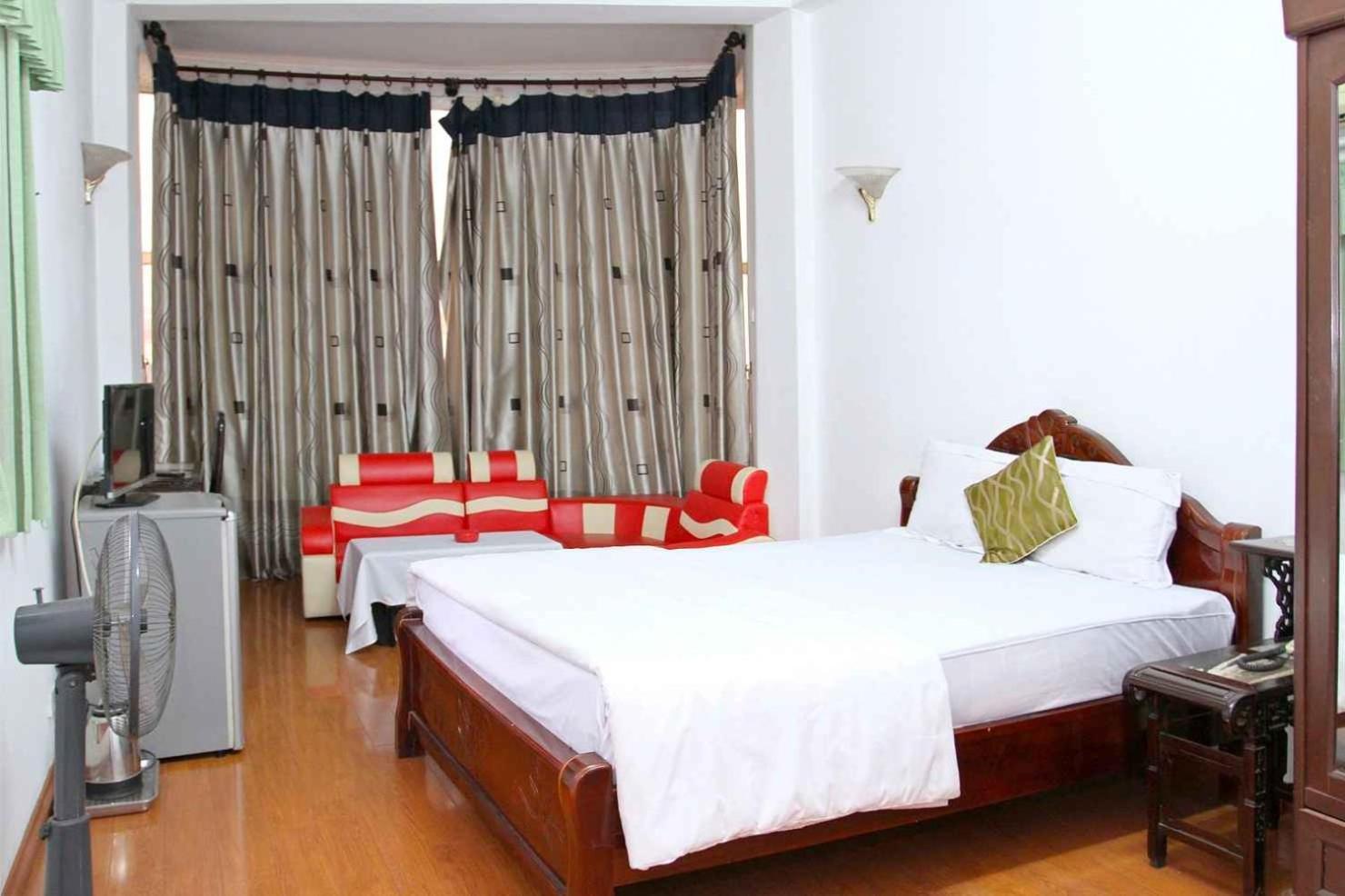 Hoang Cuong Hotel 15 Nguyen Thai Hoc 河内 外观 照片