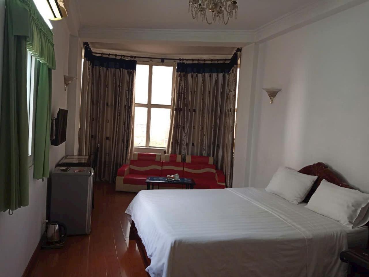 Hoang Cuong Hotel 15 Nguyen Thai Hoc 河内 外观 照片