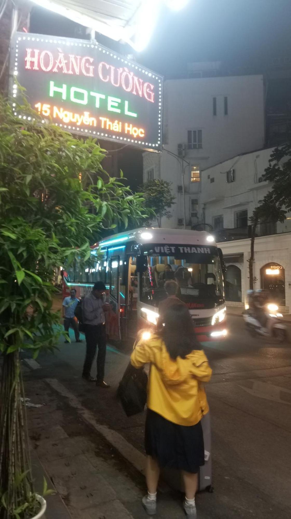 Hoang Cuong Hotel 15 Nguyen Thai Hoc 河内 外观 照片