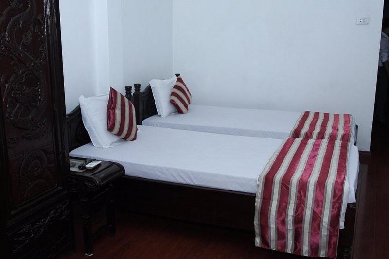 Hoang Cuong Hotel 15 Nguyen Thai Hoc 河内 外观 照片