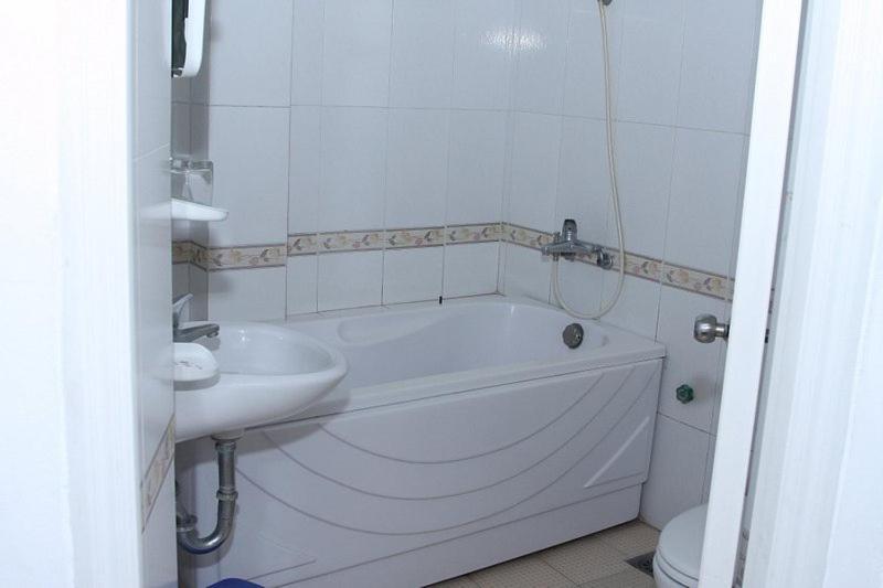 Hoang Cuong Hotel 15 Nguyen Thai Hoc 河内 外观 照片